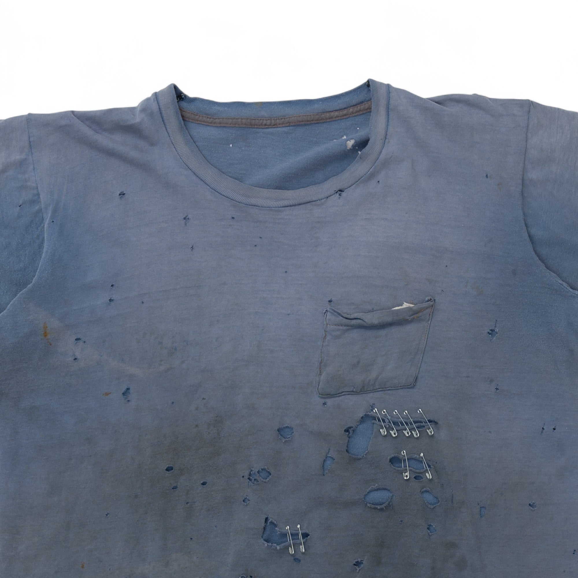 THRASHED/OIL-STAINED/SAFETY-PIN REPAIRED SINGLE STITCH SELVEDGE POCKET TEE - 1960/70'S